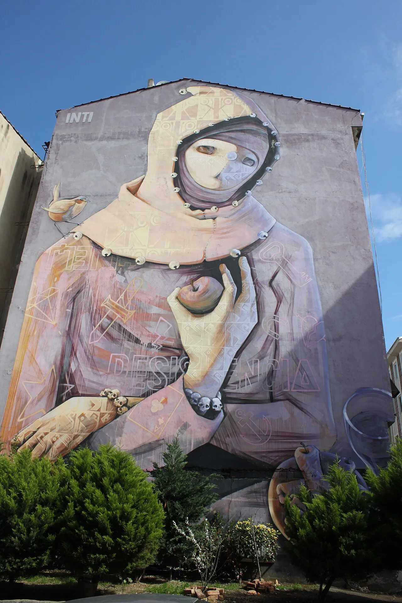 Yeldeğirmeni’nde bir sokak duvarındaki mural