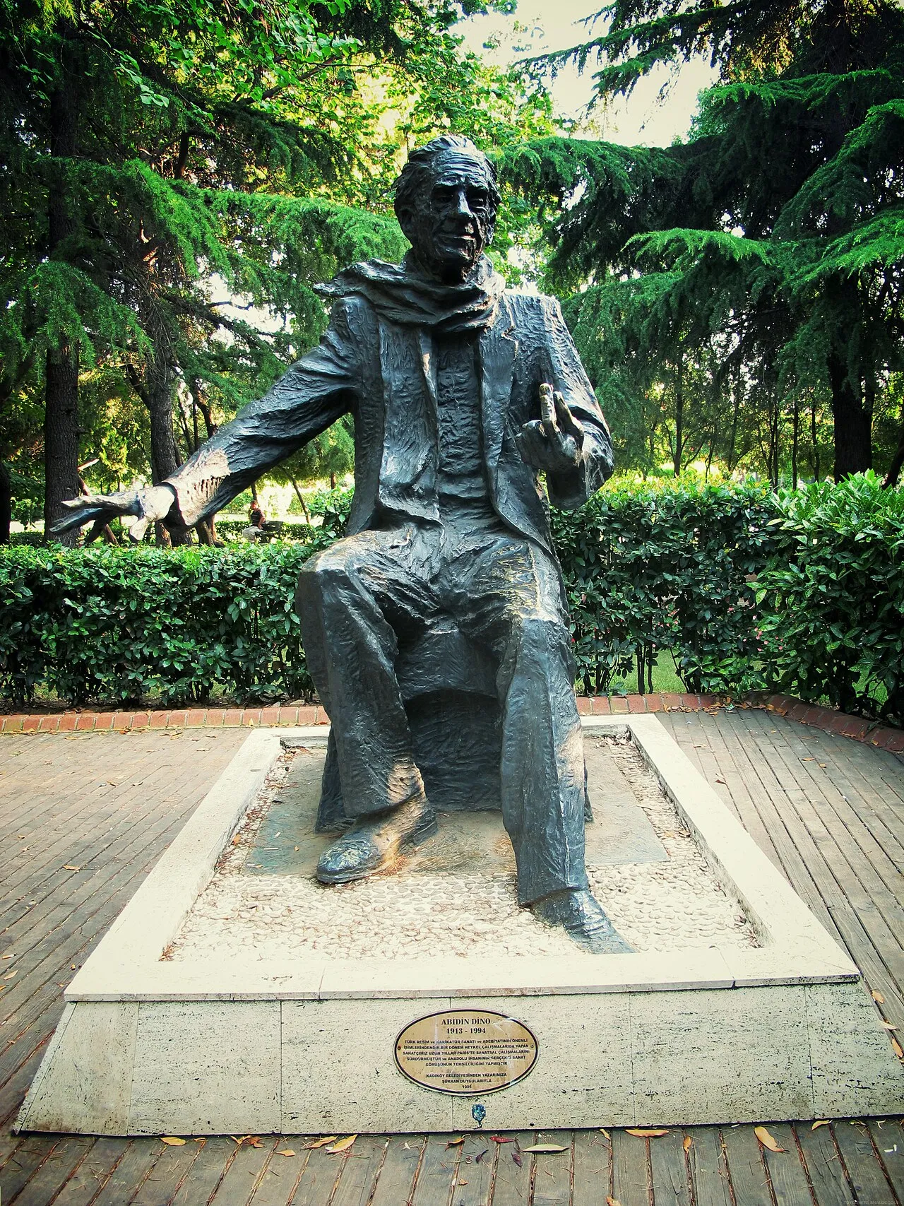 Abidin Dino heykeli · Ağustos 2010