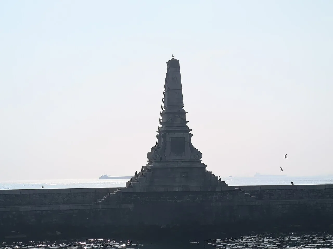 Haydarpaşa mendireğindeki anıt · Mart 2023