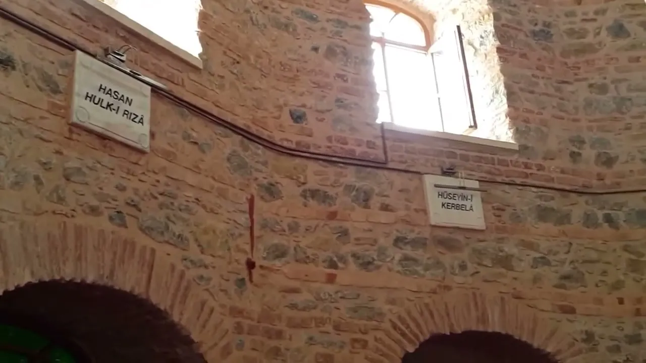 Meydan evinde duvar ve ışık
