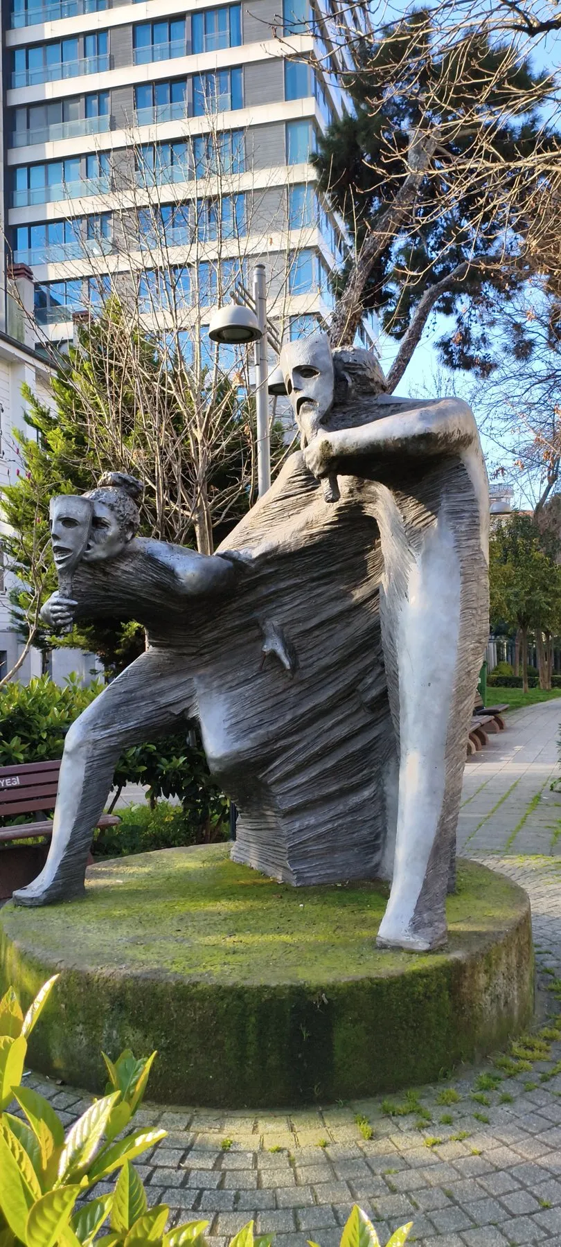 Sanat Parkı’nda tiyatro heykeli, Mart 2026