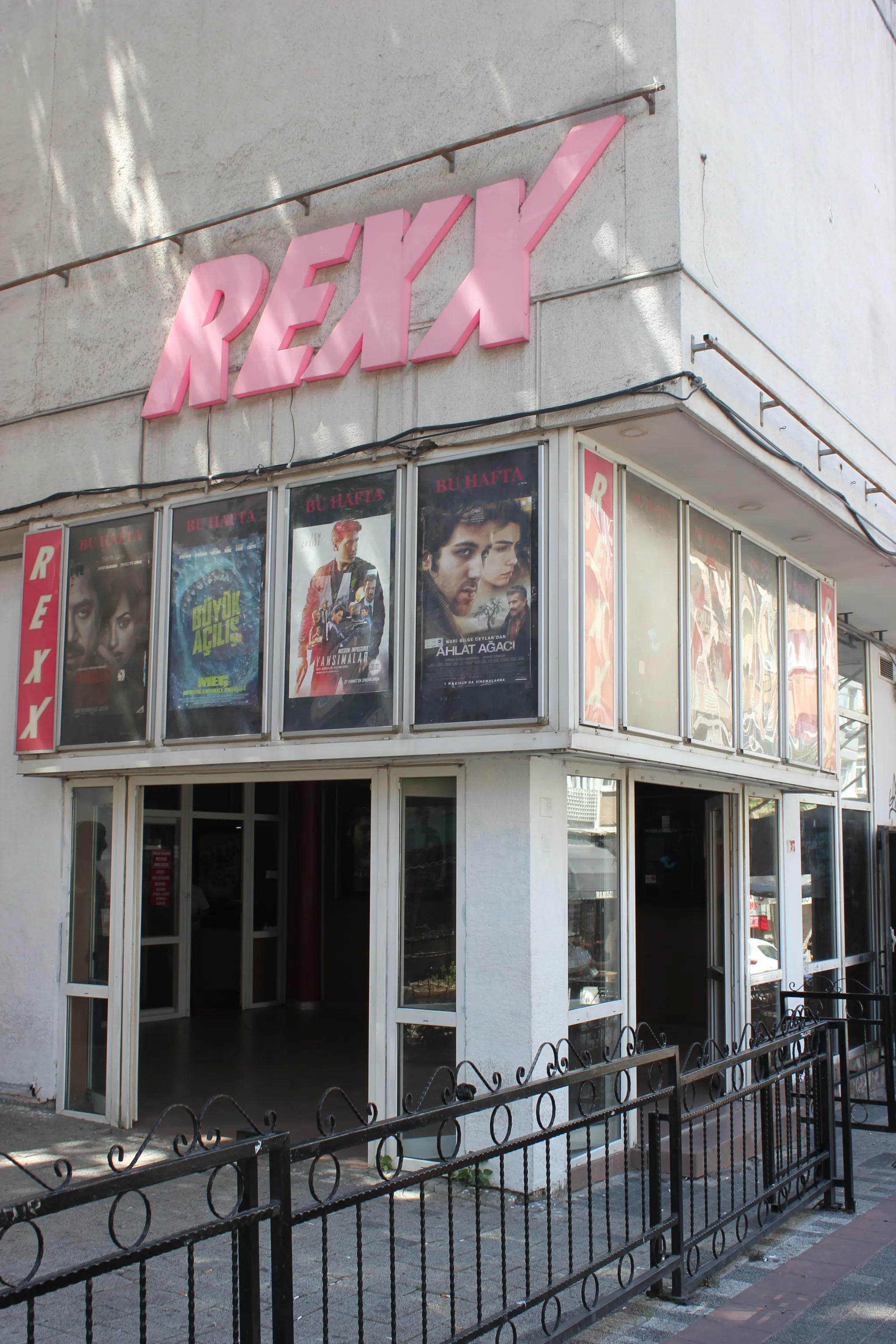 Rexx Sineması’nın girişi · Ağustos 2018