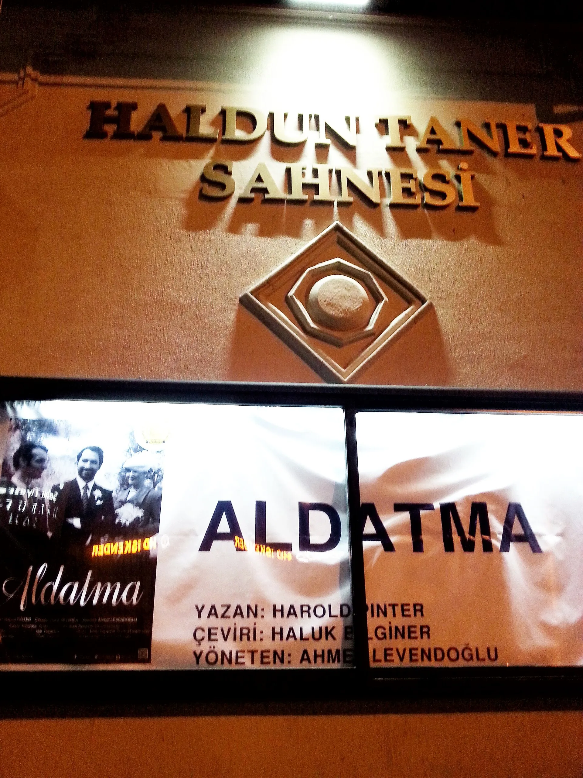 Haldun Taner Sahnesi’nin levhası, Kasım 2016