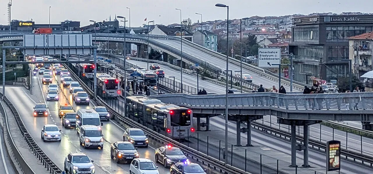 Fikirtepe metrobüs durağı