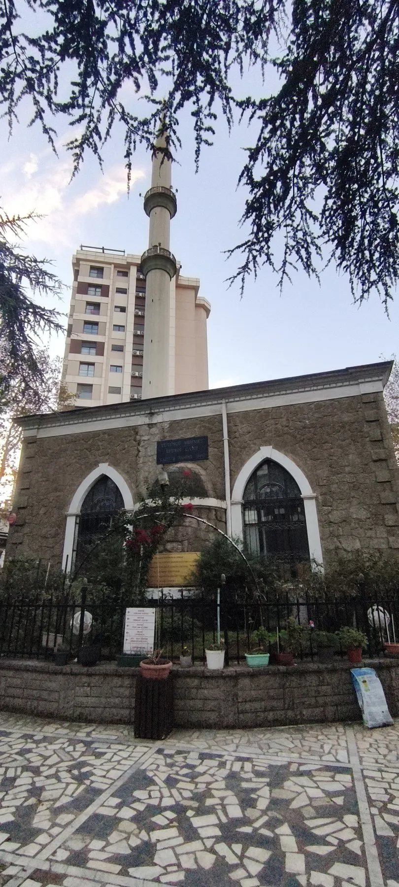 Tütüncü Mehmet Efendi Camii’nin avlu cephesi, Ekim 2025