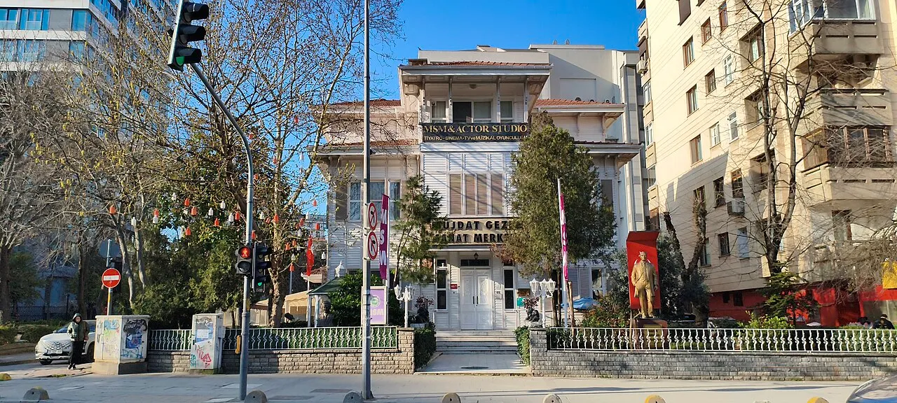 Müjdat Gezen Sanat Merkezi