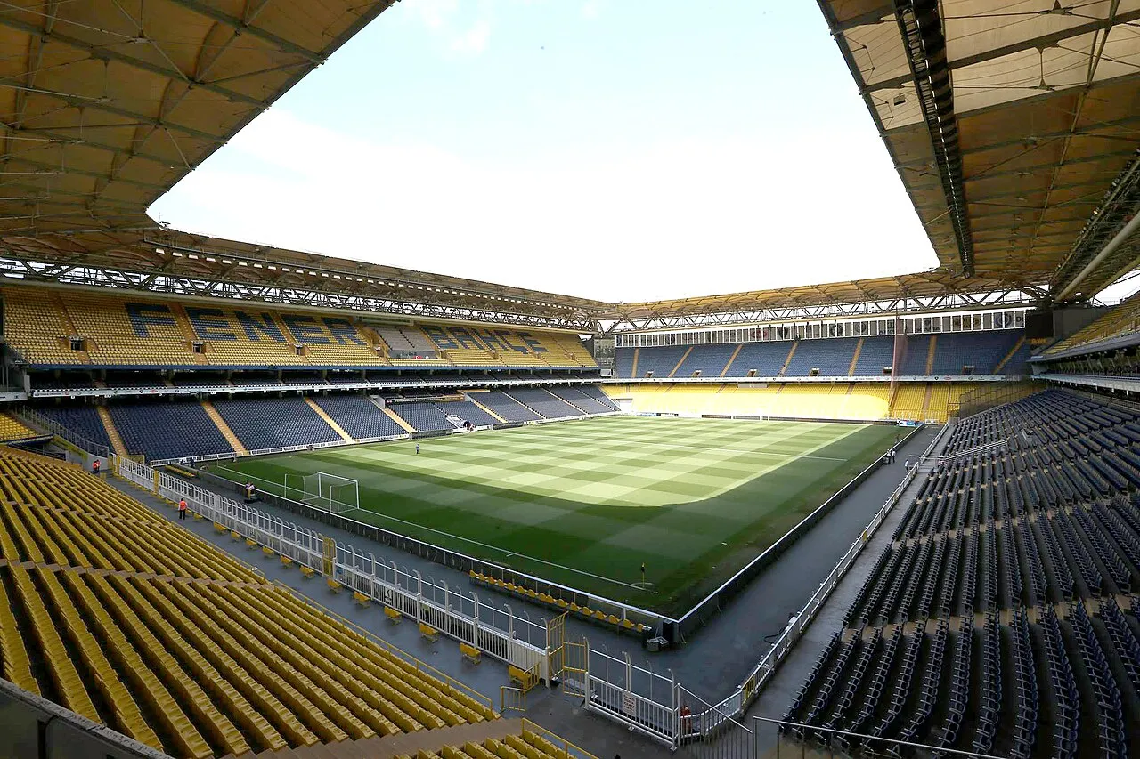 Fenerbahçe Stadyumu’nda saha ve tribünler · Haziran 2015