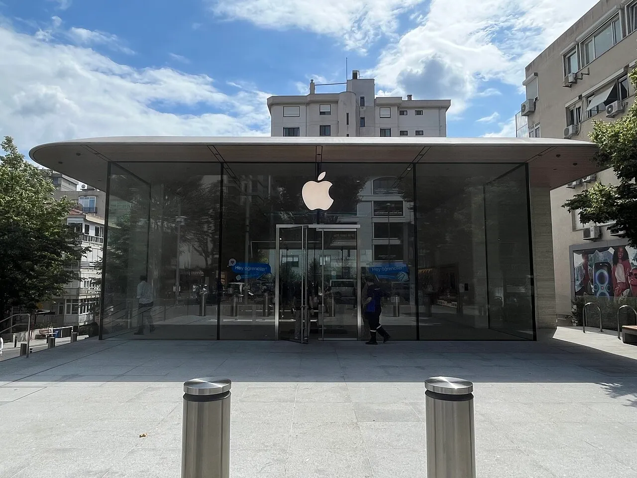 Apple Bağdat Caddesi’nin girişi · Temmuz 2024