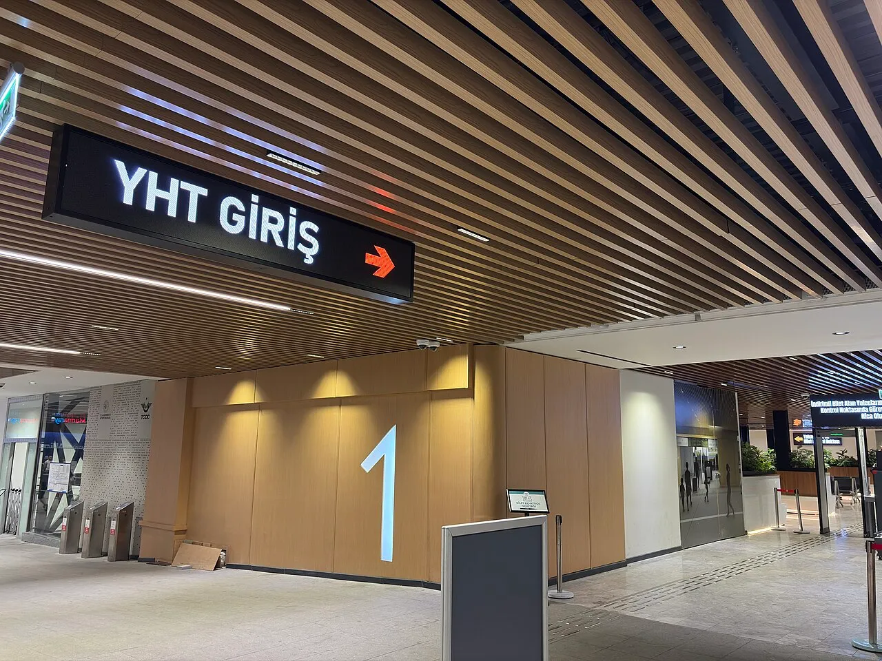 Söğütlüçeşme YHT girişi · Eylül 2025