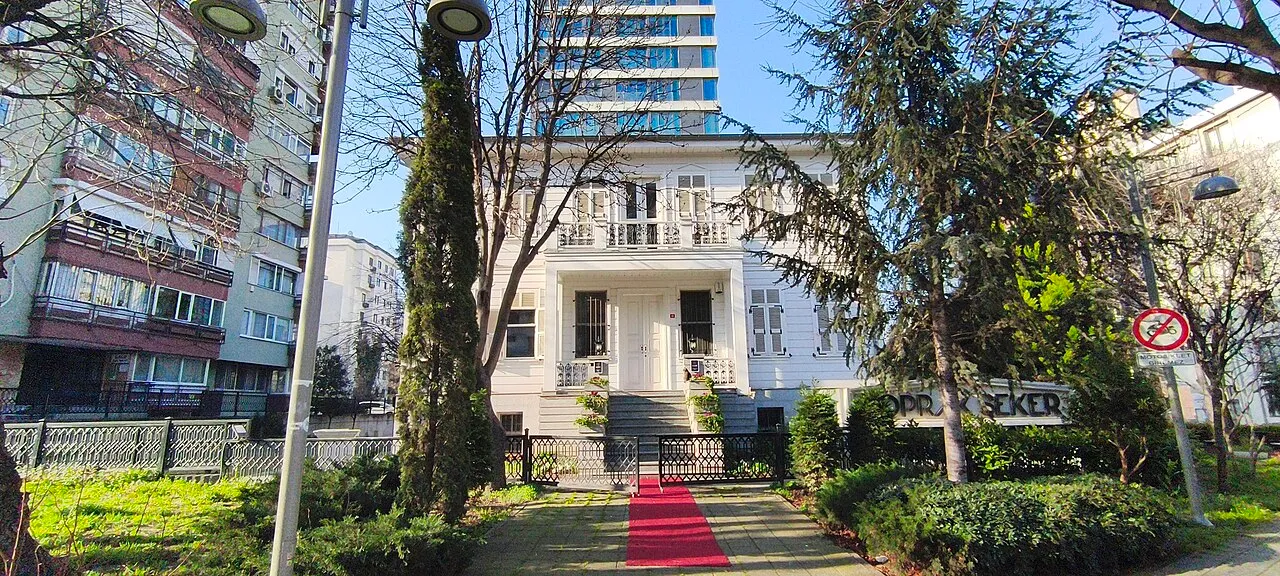 Fahrettin Kerim Gökay Caddesi’nde köşk · Mart 2026