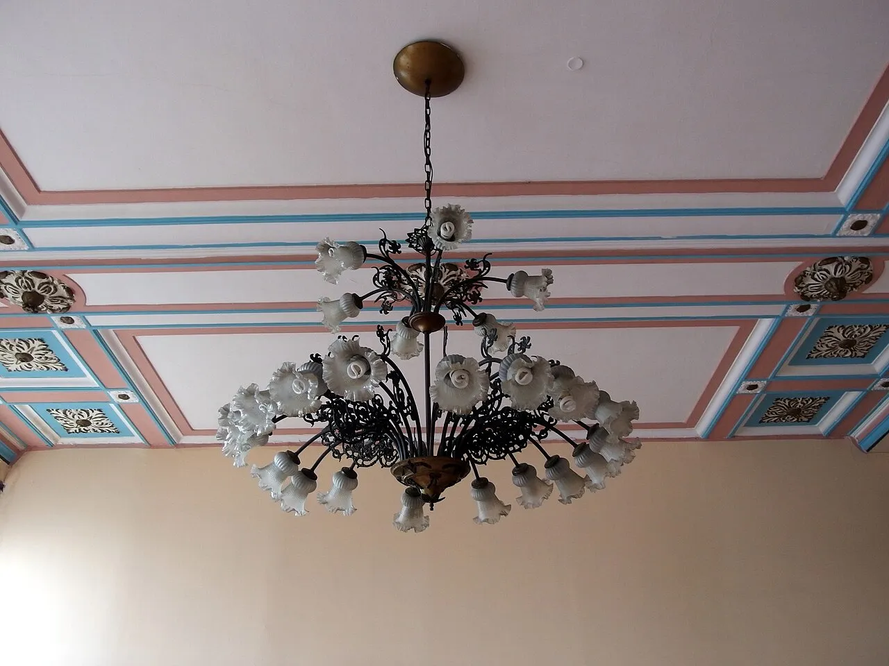 Haydarpaşa’da avize ve tavan · Aralık 2013