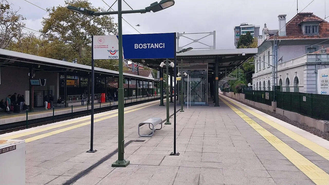 Bostancı’da Marmaray peronu · Haziran 2022