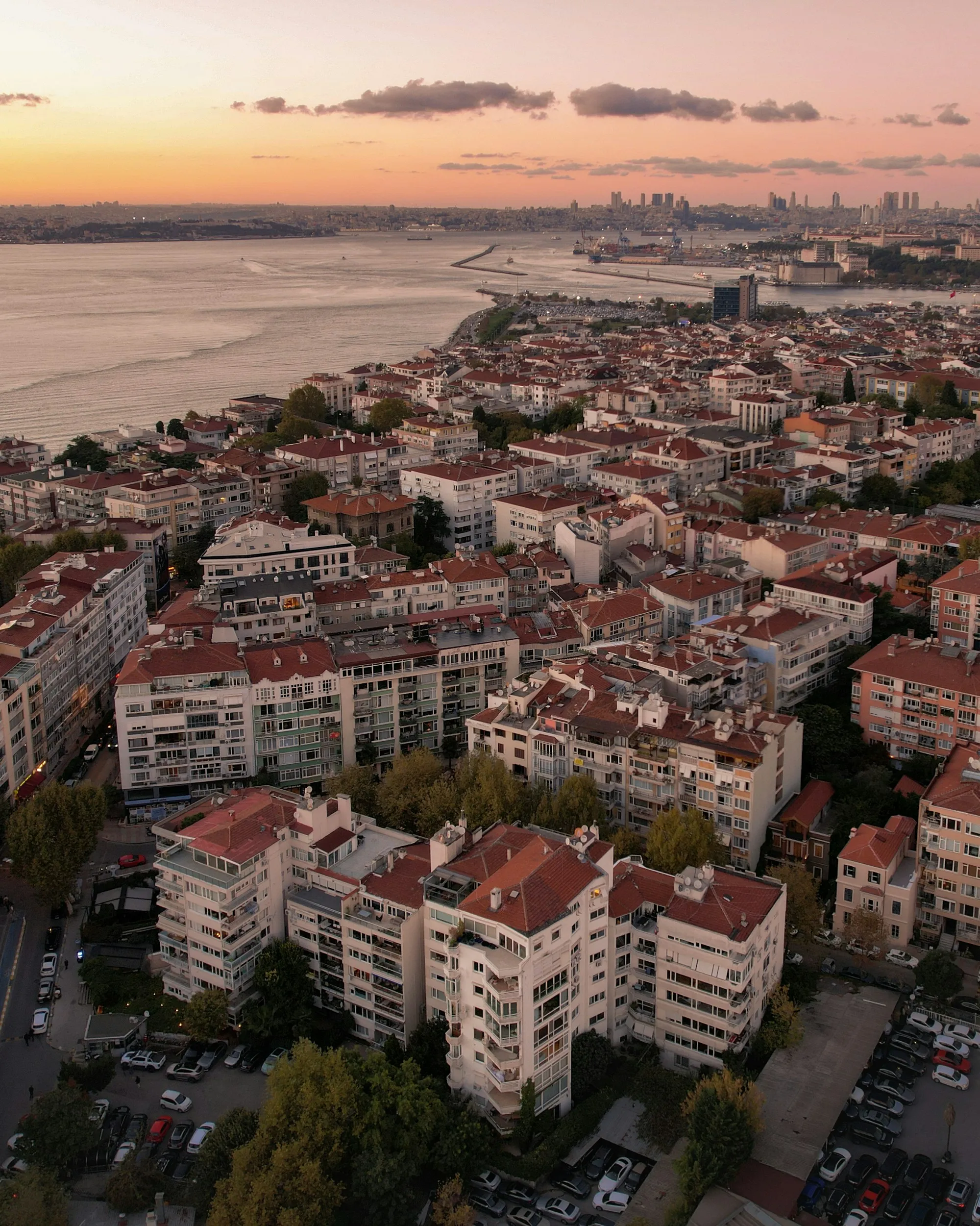 Moda kıyısından Haydarpaşa yönüne havadan bakış