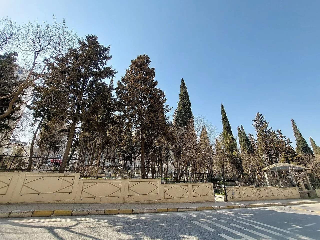 Sahrayıcedit Mezarlığı’nın girişi