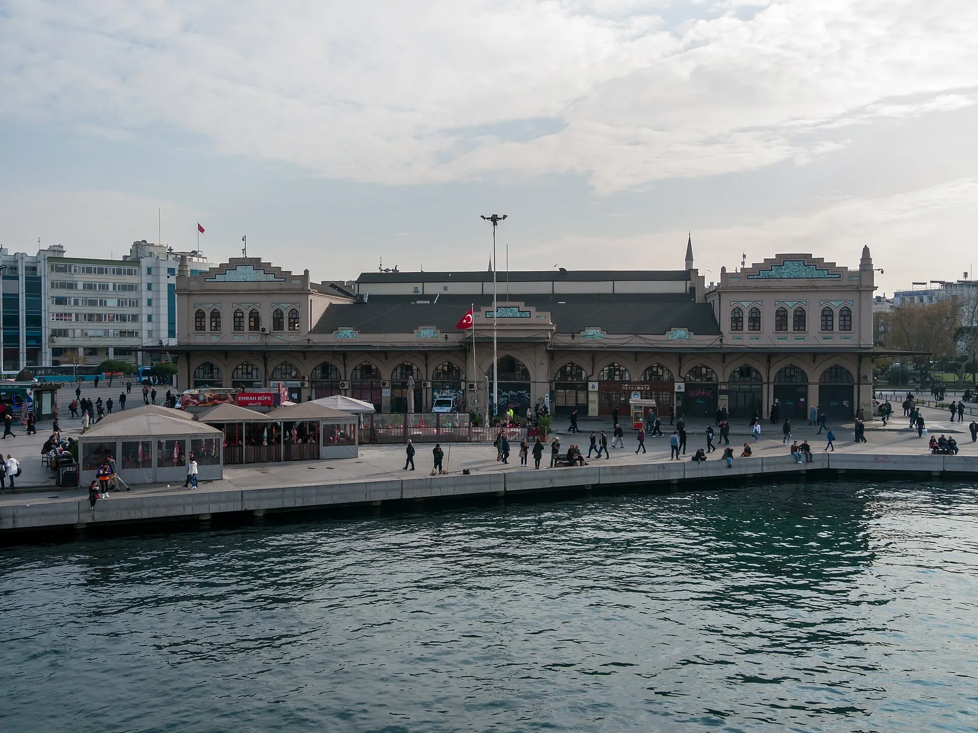 Eski hal binasının deniz cephesi, Aralık 2019