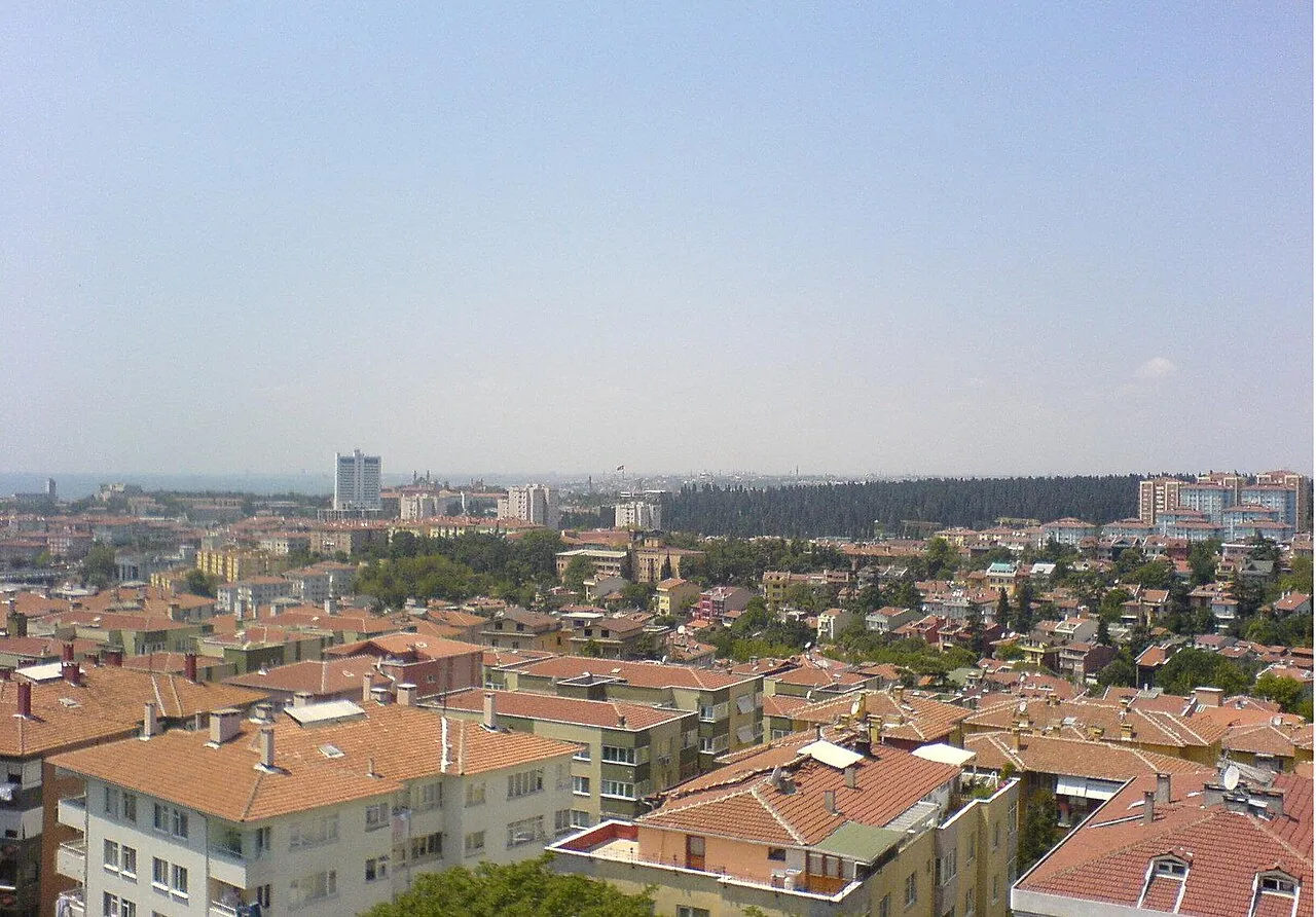 Acıbadem’de çatılar ve kent