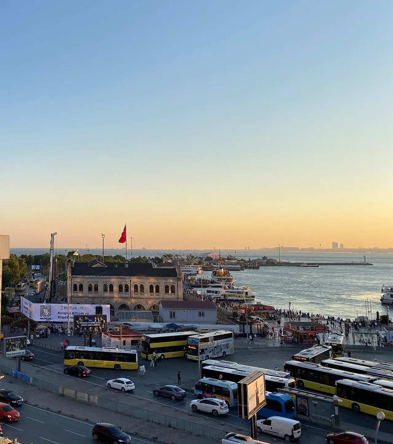 Kadıköy Rıhtım’da iskele, meydan ve taşıt alanlarına yüksekten bakış, Temmuz 2022.