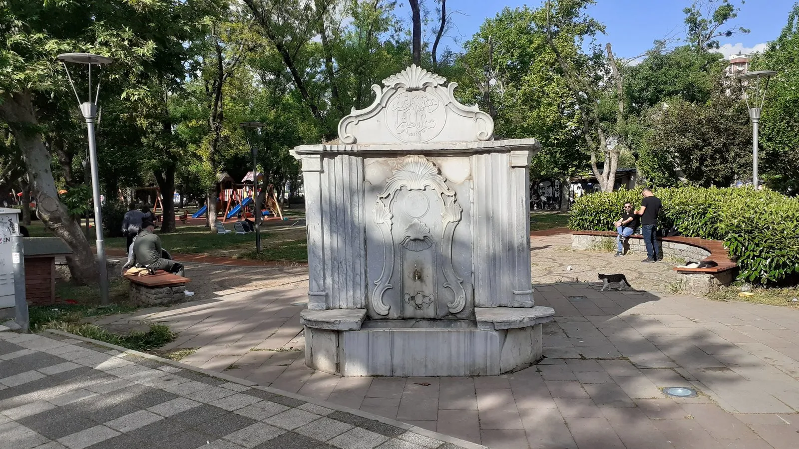 Yoğurtçu Parkı Çeşmesi ve yakın çevresi