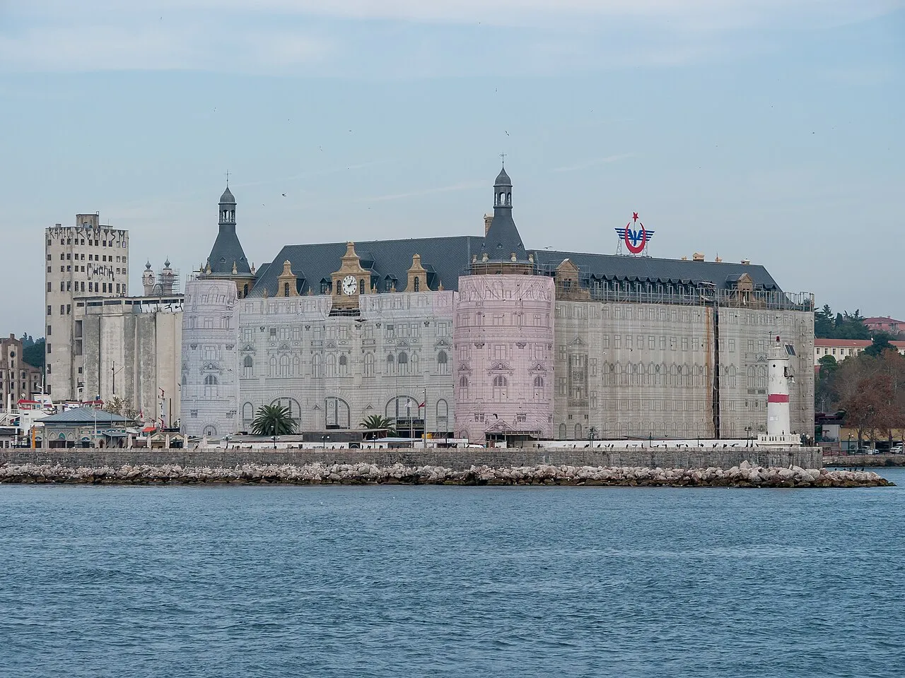 Denizden Haydarpaşa Garı; restorasyon döneminden bir görünüm