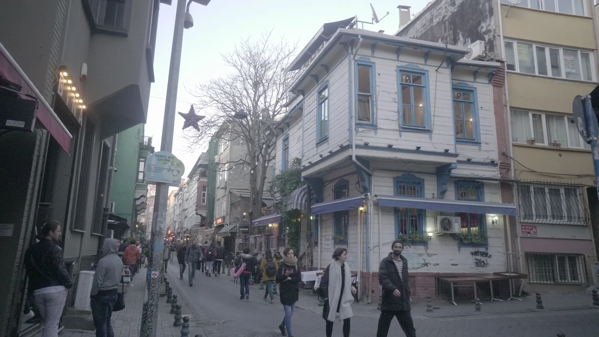 Kadife Sokak’ta akşamüstü · Mart 2018