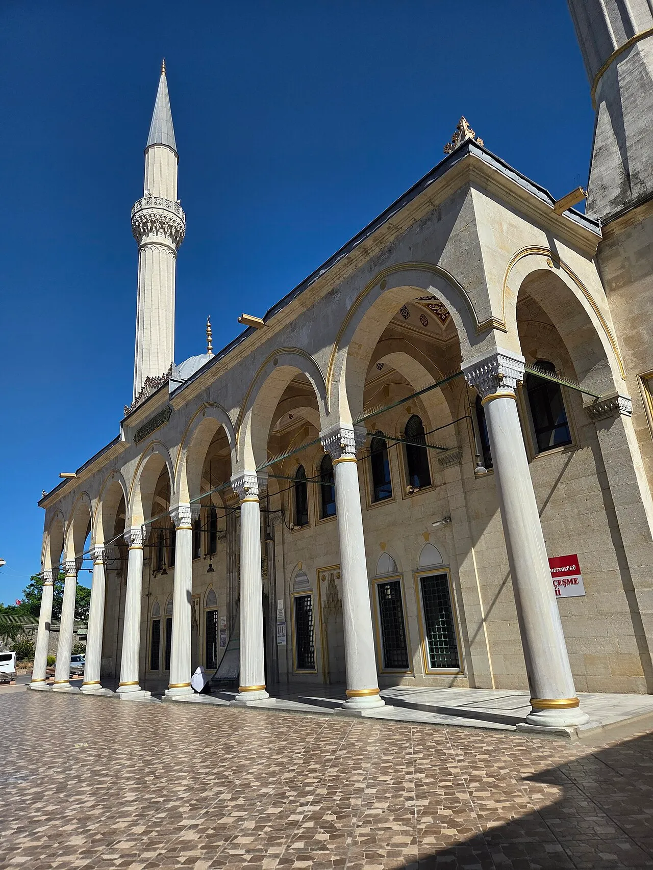 Söğütlüçeşme Camii’nin revakı · Haziran 2026