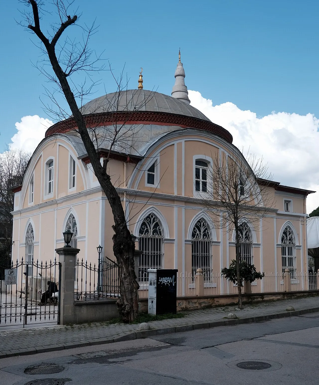 Zühtü Paşa Camii’nin kubbesi ve pencereleri · Nisan 2021