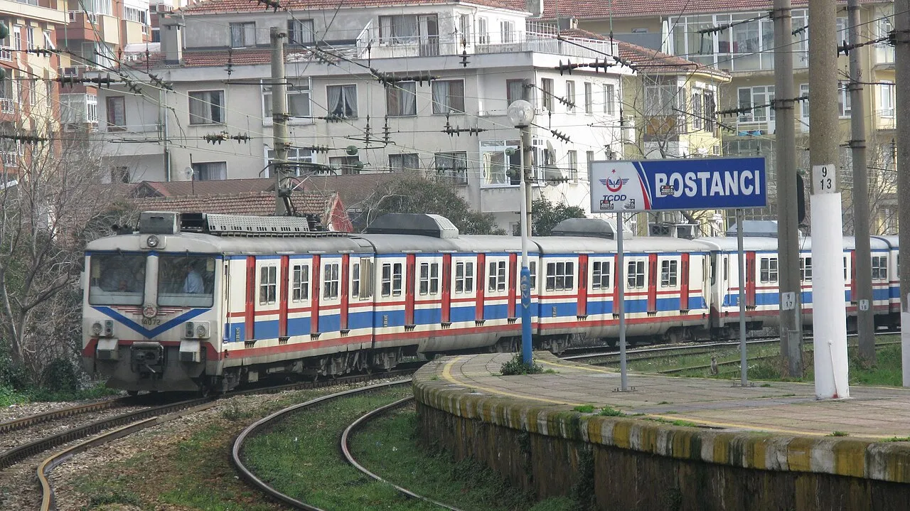 Bostancı’da eski banliyö treni · Şubat 2009