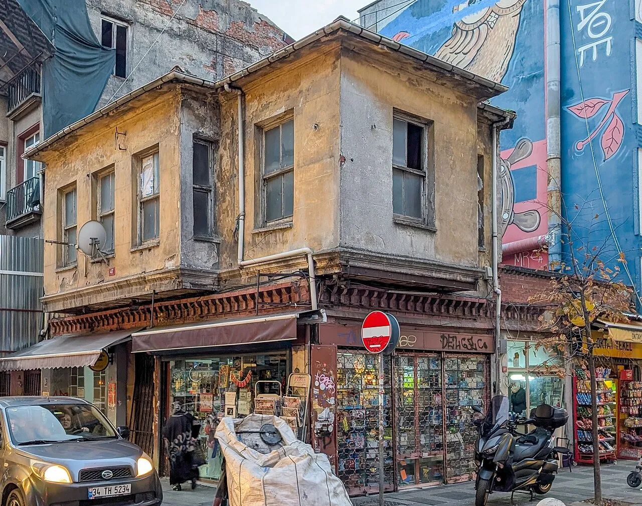 Yeldeğirmeni’nde Karakolhane Sokağı yapı dokusu