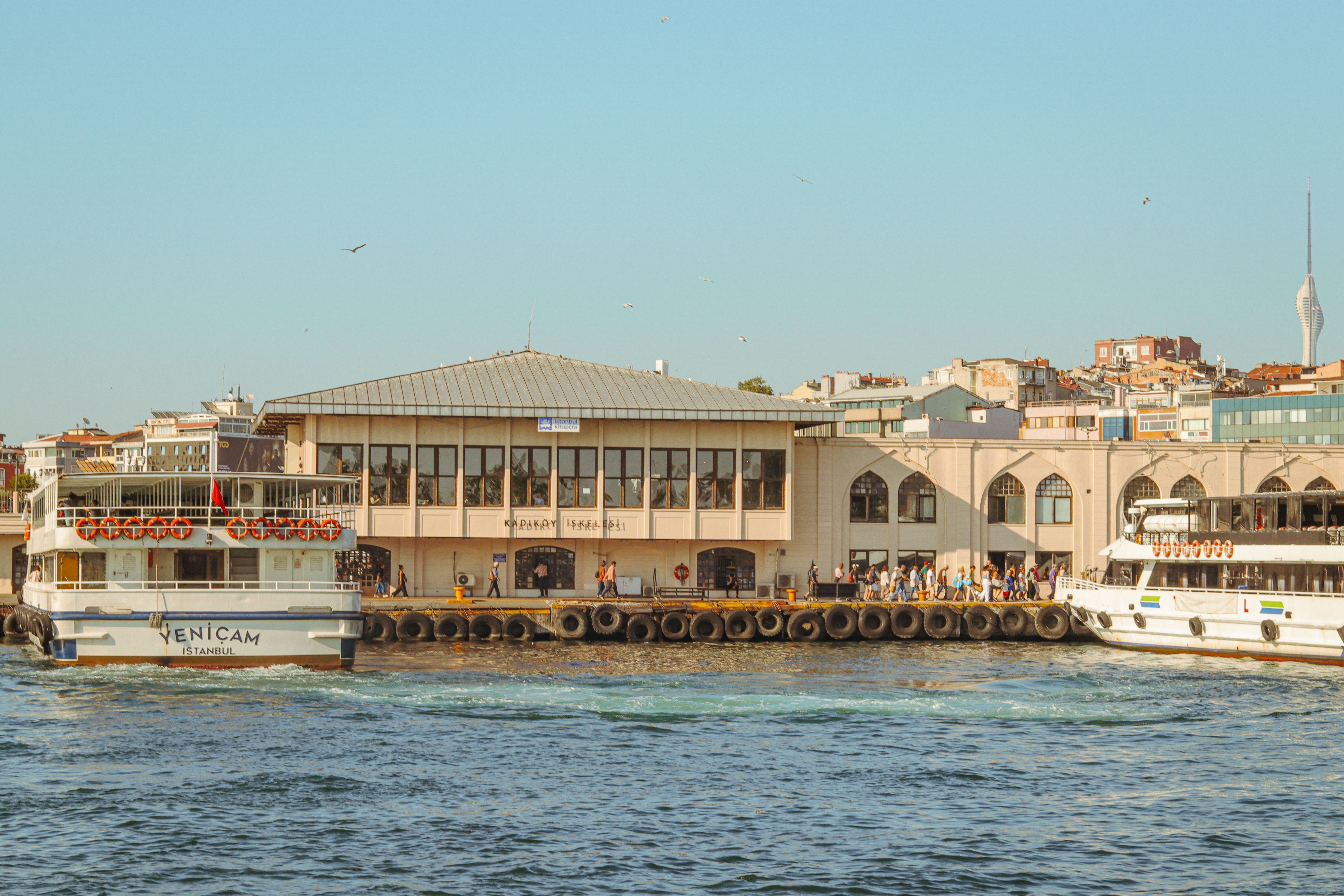 Kadıköy İskelesi’ne denizden bakış